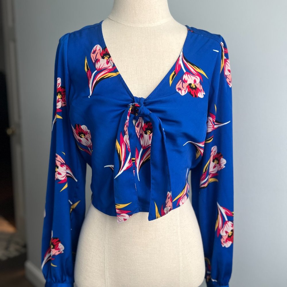 Express Women Tie Front V-Neck Smocked Blouse Top Floral Blue Red Size Small